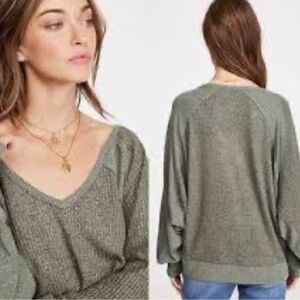 We The Free Women's Olive Green V-Neck Sweater Size Large EUC Long Sleeve